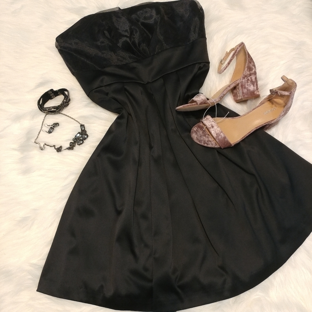 NWT White House Black Market Black Strapless Dress - Picture 2 of 9